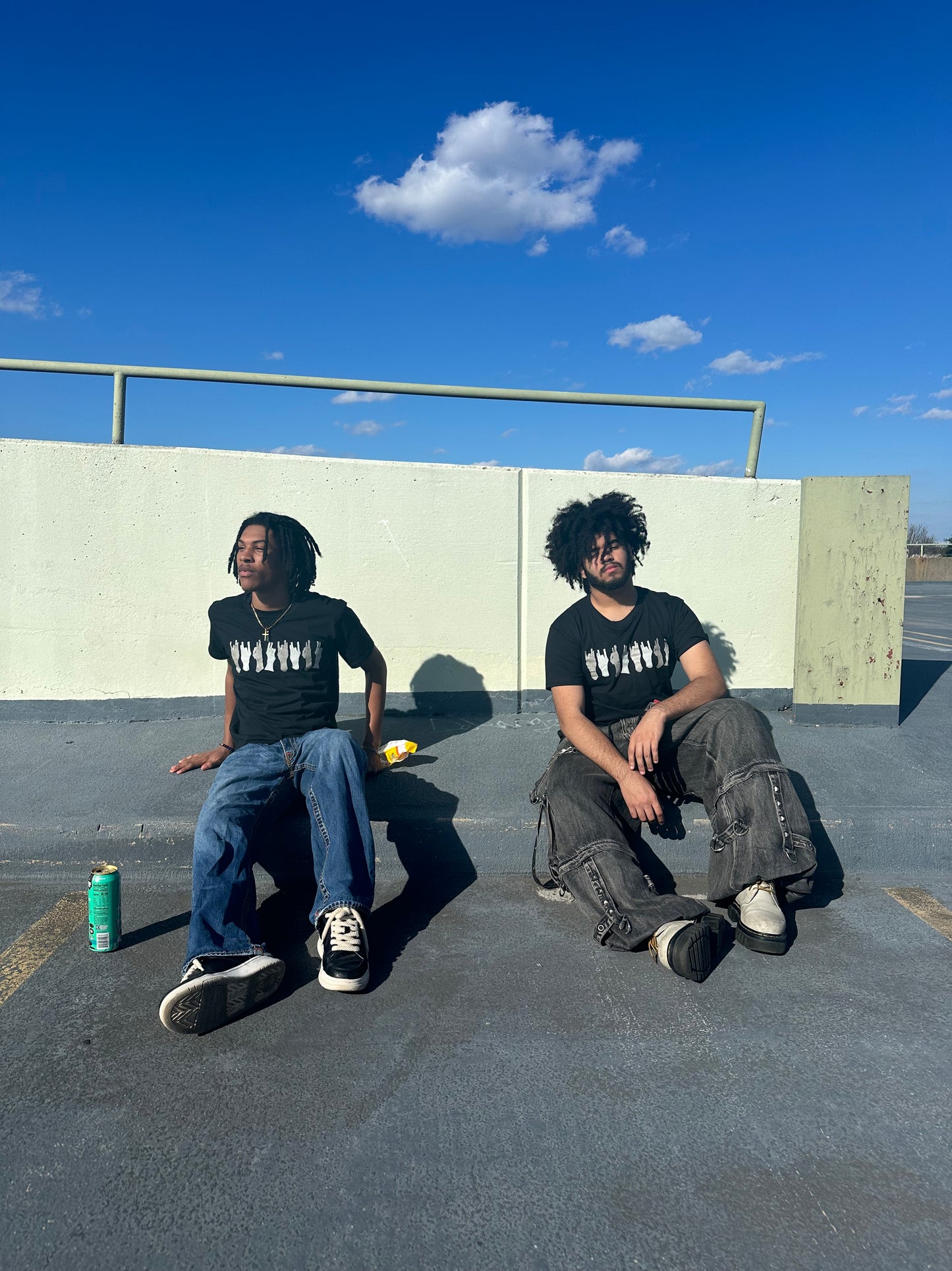 HD HAND SIGN LOGO SHIRT