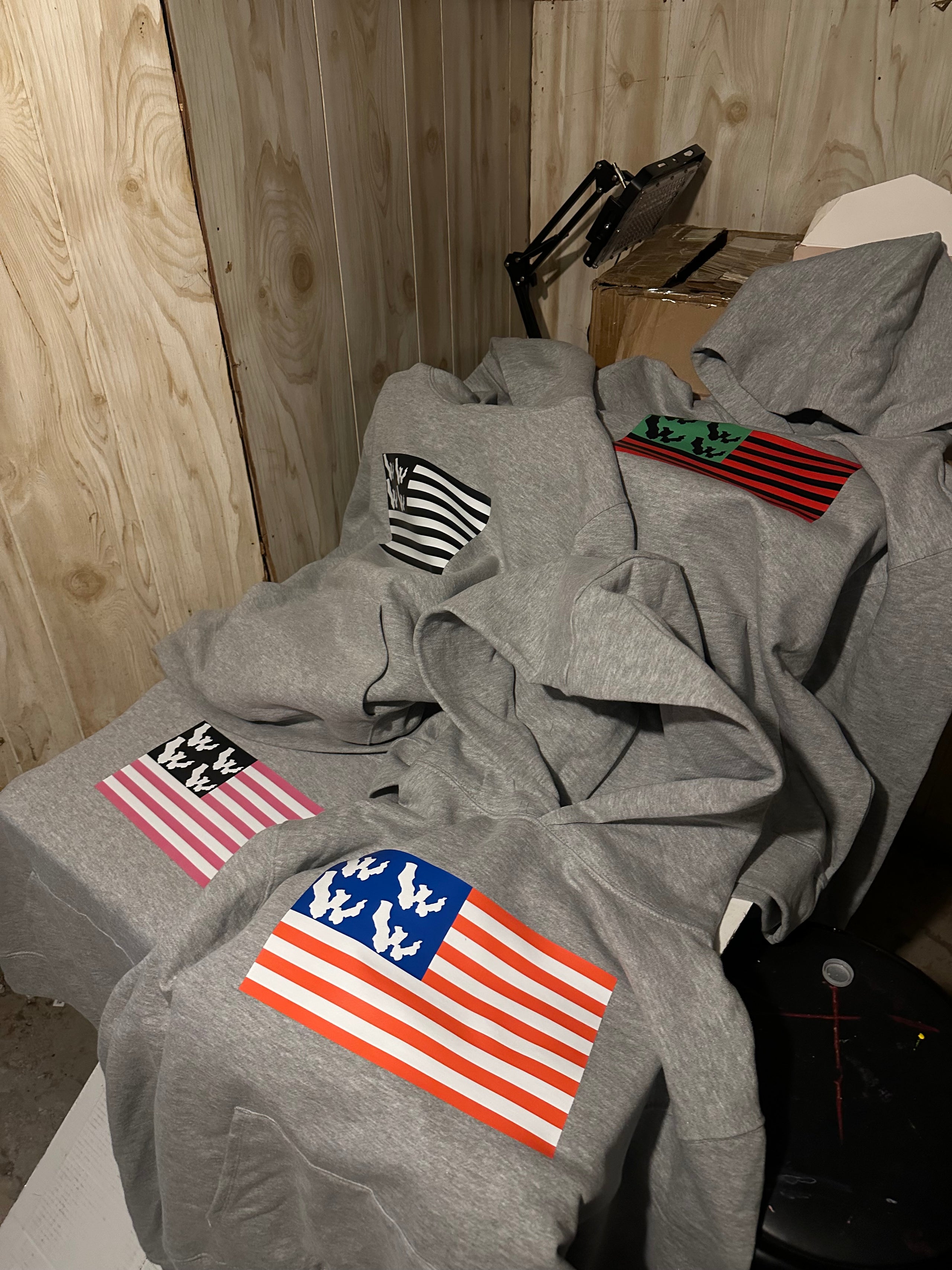 HEAVYWEIGHT FLAG PULLOVER