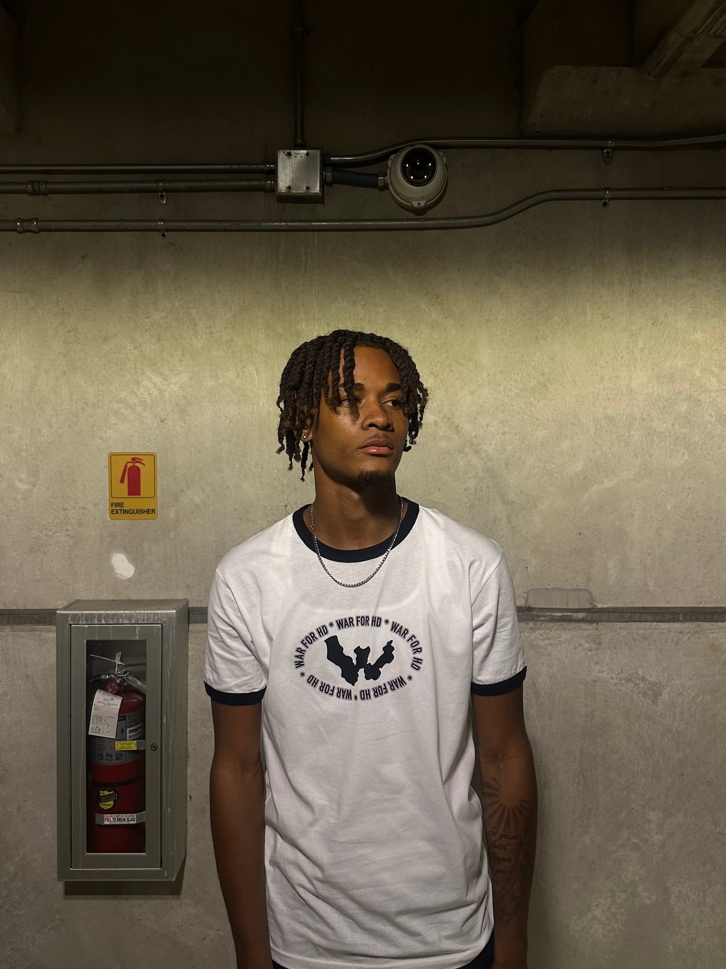 WAR FOR HD LOGO SHIRT WHITE/BLACK